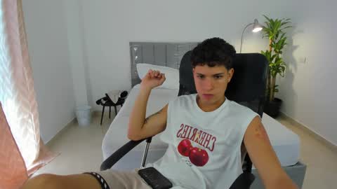 Snapshot of domi_master chatting on 02-14-25, 06:40 MASTER online show from 02-14-25, 06:40