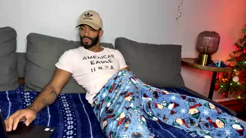 Snapshot of domidick7 chatting on 12-19-25, 10:11 Domi online show from 12-19-25, 10:11