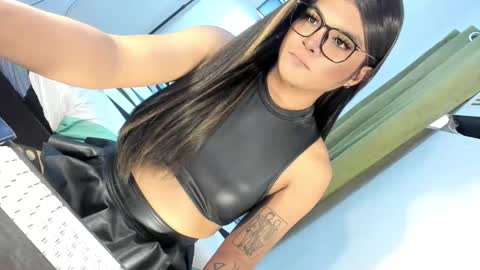 Snapshot of domina_angela chatting on 10-02-25, 04:08 ANGELA online show from 10-02-25, 04:08