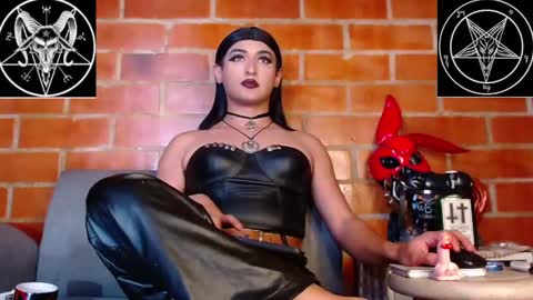 Snapshot of domina_lilith chatting on 02-13-25, 05:26 Lilith online show from 02-13-25, 05:26