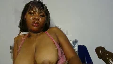 Snapshot of domina_veloura27 chatting on 05-27-26, 11:46 laura online show from 05-27-26, 11:46