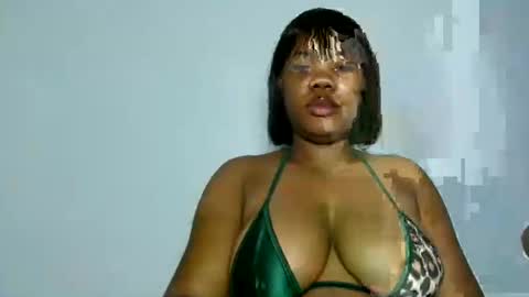 Snapshot of domina_veloura27 chatting on 05-31-26, 09:16 laura online show from 05-31-26, 09:16