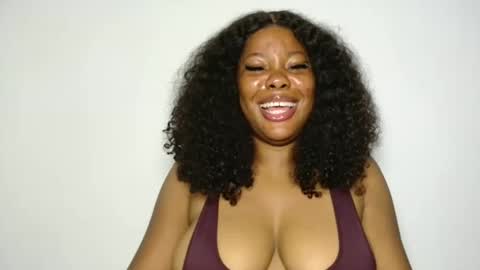 Snapshot of domina_veloura27 chatting on 06-05-26, 10:21 laura online show from 06-05-26, 10:21