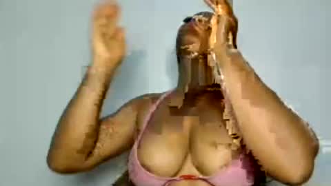 Snapshot of domina_veloura27 chatting on 06-20-26, 09:01 laura online show from 06-20-26, 09:01