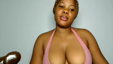Snapshot of domina_veloura27 chatting on 06-23-26, 10:19 laura online show from 06-23-26, 10:19