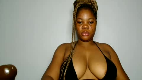 Snapshot of domina_veloura27 chatting on 07-04-26, 10:32 laura online show from 07-04-26, 10:32