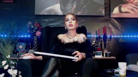 Snapshot of dominatrixeve chatting on 01-11-25, 10:18 Dominatrix Eve online show from 01-11-25, 10:18