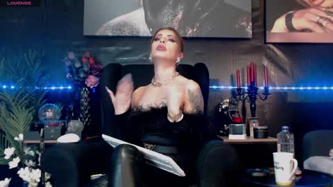 Snapshot of dominatrixeve chatting on 01-12-25, 01:21 Dominatrix Eve online show from 01-12-25, 01:21