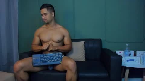Dominc berry online show from 05-12-26, 12:02