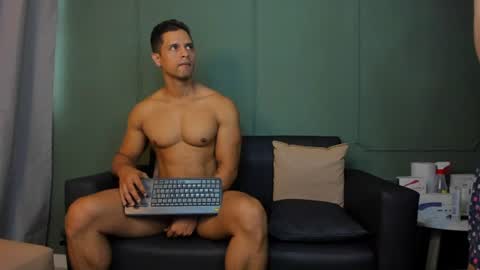 Dominc berry online show from 06-12-26, 12:37