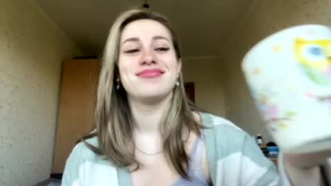 Mia online show from 04-25-26, 07:33
