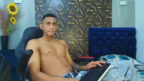 dominic_smith_ online show from 04-23-26, 04:03