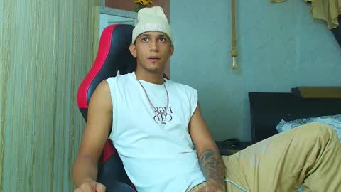 dominic_smith_ online show from 06-08-26, 02:34