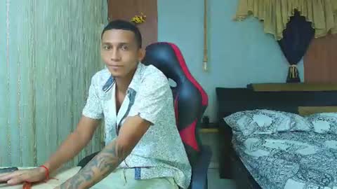 dominic_smith_ online show from 06-10-26, 04:34