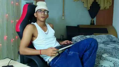 dominic_smith_ online show from 06-18-26, 04:35