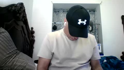 Snapshot of dominicanorico chatting on 06-27-26, 06:35 luis online show from 06-27-26, 06:35