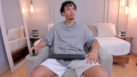 Dominick Star online show from 10-31-25, 04:02