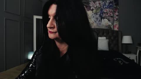 Snapshot of dommelisa chatting on 10-21-25, 08:31 Dom Melisa online show from 10-21-25, 08:31