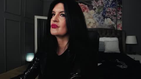 Snapshot of dommelisa chatting on 11-16-25, 09:31 Dom Melisa online show from 11-16-25, 09:31