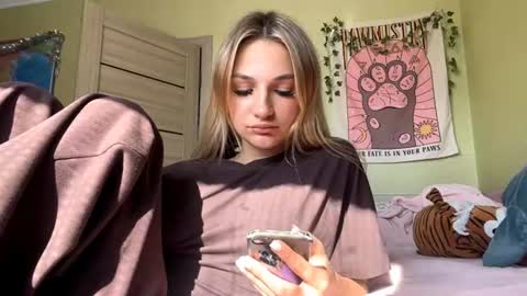 Lily online show from 07-20-26, 10:39
