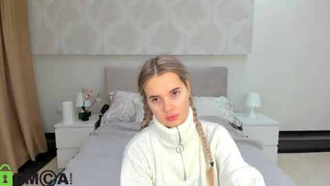 Snapshot of donnaaa_evans chatting on 11-12-25, 12:00 Donna On GMT2 Mon-Fri 3-9 AM online show from 11-12-25, 12:00