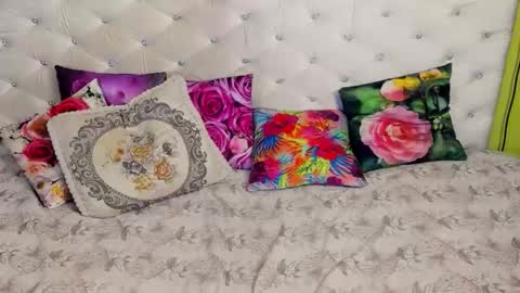 Snapshot of donnagriffin chatting on 11-05-25, 08:31 DonnaGriffin online show from 11-05-25, 08:31