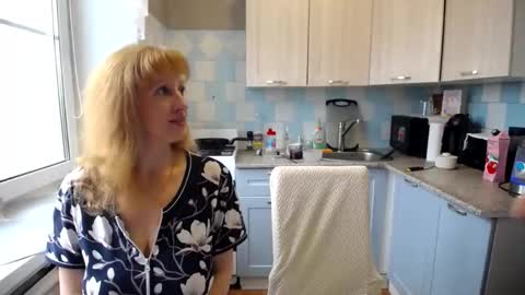 Tatiana 43 curvy sexy body and Joanna redhead 39 years online show from 10-02-25, 07:26