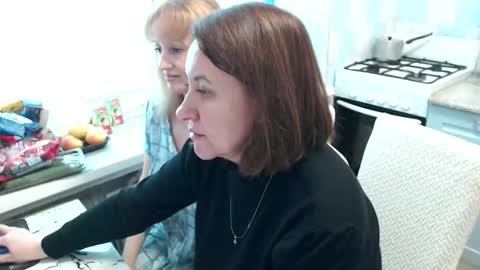 DonnaMagdalena online show from 11-11-25, 08:25