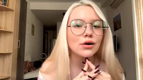 Snapshot of donnettakeblish chatting on 10-19-25, 12:39 Stella online show from 10-19-25, 12:39