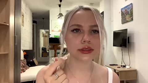 Snapshot of donnettakeblish chatting on 10-29-25, 04:09 Stella online show from 10-29-25, 04:09