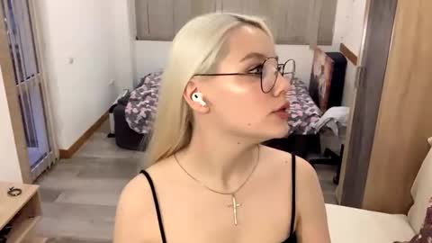 Snapshot of donnettakeblish chatting on 11-01-25, 02:19 Stella online show from 11-01-25, 02:19