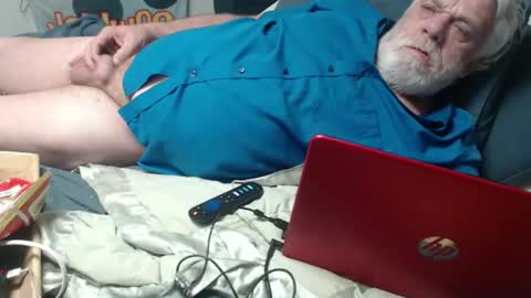 Snapshot of doouugcumming chatting on 05-10-26, 02:44 cummingdoouug online show from 05-10-26, 02:44