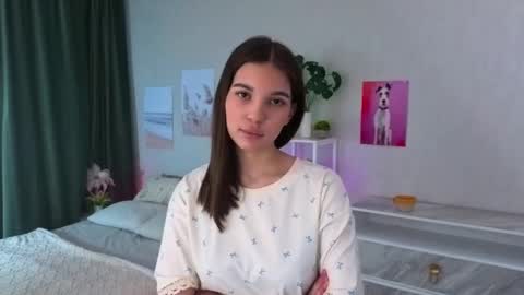 Snapshot of dorarindels chatting on 03-25-26, 12:49 Kiki online show from 03-25-26, 12:49
