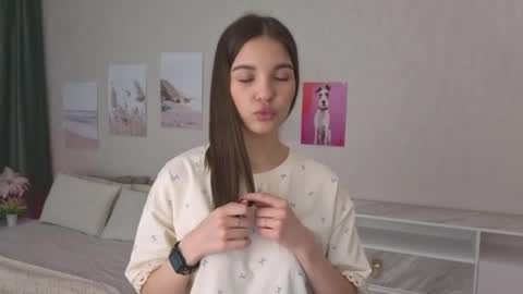 Snapshot of dorarindels chatting on 03-26-26, 01:22 Kiki online show from 03-26-26, 01:22