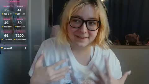 Snapshot of doriabodford chatting on 10-08-25, 07:17 Lola online show from 10-08-25, 07:17