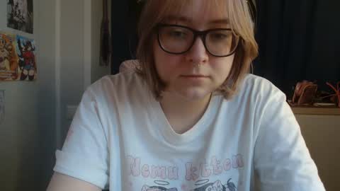 Snapshot of doriabodford chatting on 10-20-25, 07:42 Lola online show from 10-20-25, 07:42