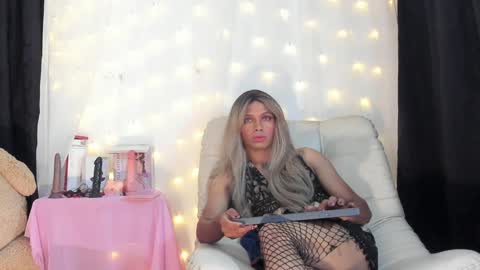 Snapshot of dorian_lev chatting on 12-31-24, 09:10 Nicolle online show from 12-31-24, 09:10
