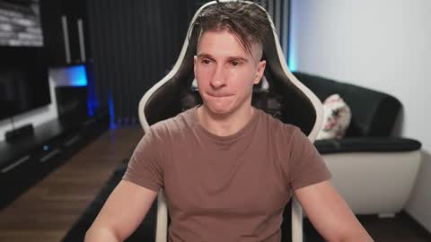 Dorian Reyes online show from 11-04-25, 10:42