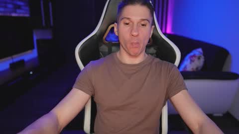 Dorian Reyes online show from 12-21-25, 09:00