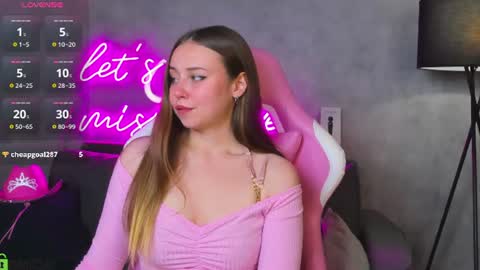 Snapshot of doris_bowman chatting on 06-17-26, 04:30 Vanessa online show from 06-17-26, 04:30