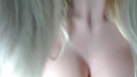 Snapshot of dorisbest chatting on 12-15-24, 06:59 DorisBest online show from 12-15-24, 06:59