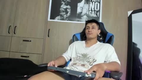 Snapshot of dorman_boy chatting on 05-18-26, 04:07 dorman_boy online show from 05-18-26, 04:07