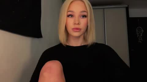 Snapshot of doublesees chatting on 05-04-26, 04:08 MOLLYYYY dont forget to give me a thumb up online show from 05-04-26, 04:08