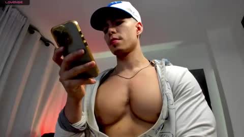 Snapshot of douglassafado chatting on 11-15-25, 05:05 Douglas Safado online show from 11-15-25, 05:05