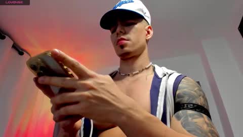 Snapshot of douglassafado chatting on 12-01-25, 03:33 Douglas Safado online show from 12-01-25, 03:33