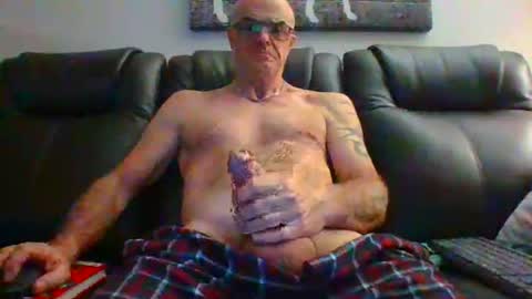 Snapshot of doum1122 chatting on 02-24-25, 02:51 doum1122 online show from 02-24-25, 02:51