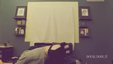 Douxi online show from 12-14-25, 05:57