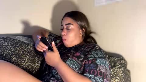 dove_love22 online show from 12-17-25, 04:24