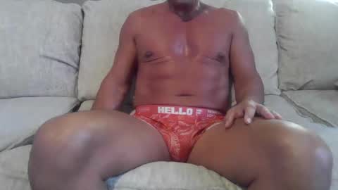 Snapshot of downdog925 chatting on 11-01-25, 01:35 Some guy in Florida online show from 11-01-25, 01:35