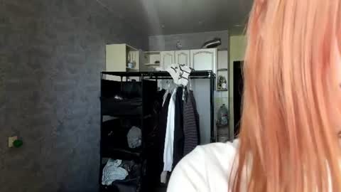 Snapshot of dozysquidge chatting on 07-22-26, 11:35 Lina online show from 07-22-26, 11:35